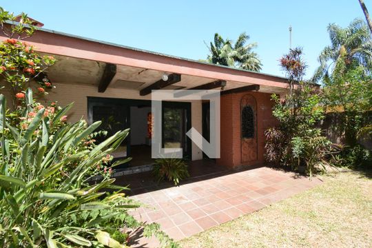 Quintal de casa à venda com 3 quartos, 450m² em Interlagos, São Paulo