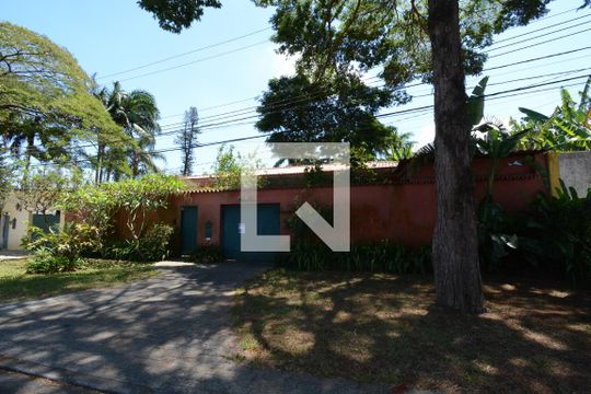 Fachada de casa à venda com 3 quartos, 450m² em Interlagos, São Paulo