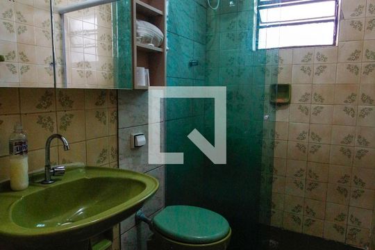 Banheiro de casa para alugar com 2 quartos, 125m² em Jardim Maria Rosa, Taboão da Serra