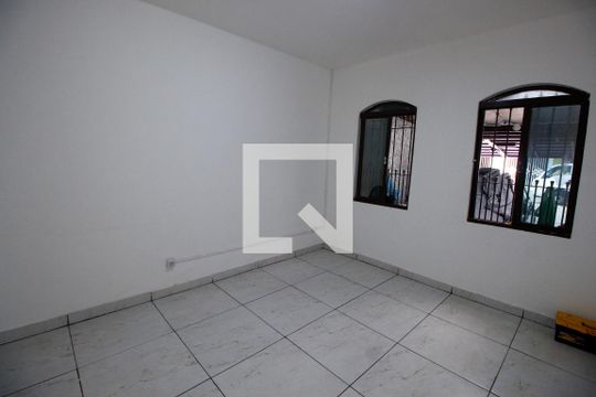Sala de casa para alugar com 2 quartos, 125m² em Jardim Maria Rosa, Taboão da Serra