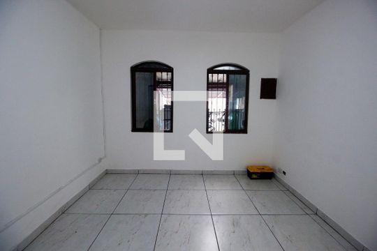 Casa para alugar com 2 quartos, 125m² em Jardim Maria Rosa, Taboão da Serra