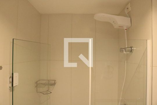 Banheiro de kitnet/studio para alugar com 1 quarto, 27m² em Pompeia, São Paulo