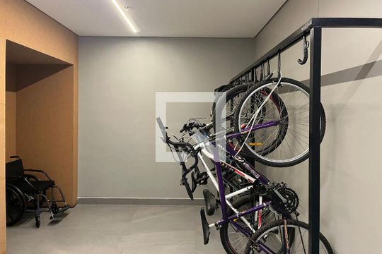 Bicicletário de kitnet/studio para alugar com 1 quarto, 27m² em Pompeia, São Paulo