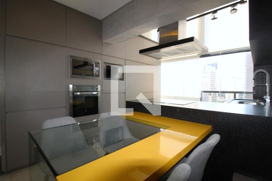 Sala/Cozinha de apartamento para alugar com 1 quarto, 70m² em Vila Olímpia, São Paulo