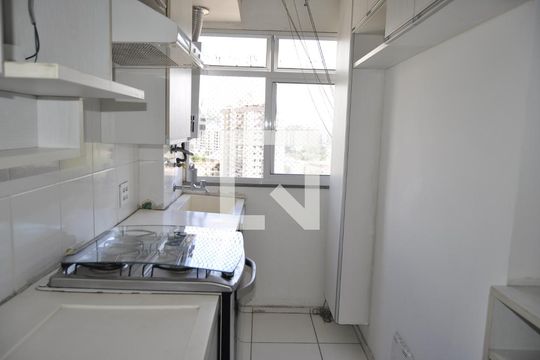 Cozinha de apartamento para alugar com 2 quartos, 52m² em Todos Os Santos, Rio de Janeiro