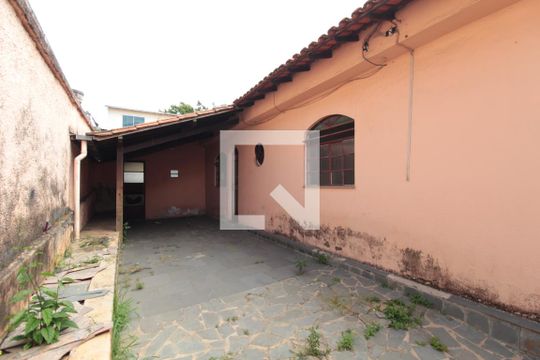 Garagem de casa à venda com 5 quartos, 360m² em Céu Anil (justinópolis), Belo Horizonte