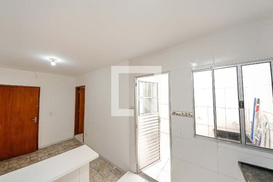 Cozinha de apartamento para alugar com 1 quarto, 39m² em Jardim Teresa, São Paulo