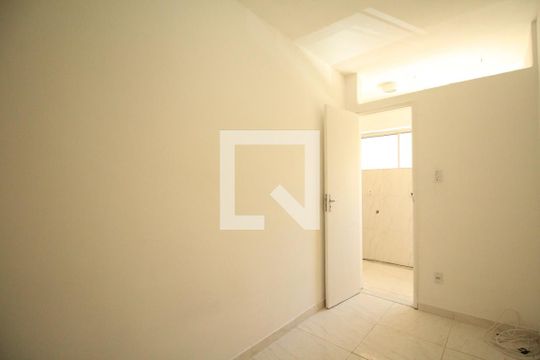Quarto de Serviço de apartamento para alugar com 2 quartos, 68m² em Costa Azul, Salvador