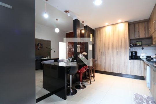 Cozinha de casa de condomínio à venda com 4 quartos, 300m² em Bom Retiro, São Paulo