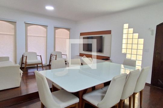 Sala de casa para alugar com 3 quartos, 270m² em Nova Gerti, São Caetano do Sul