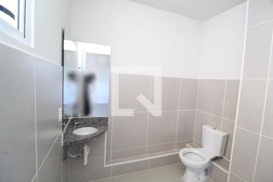 Banheiro da Suíte  de apartamento para alugar com 2 quartos, 50m² em Morumbi, Uberlândia