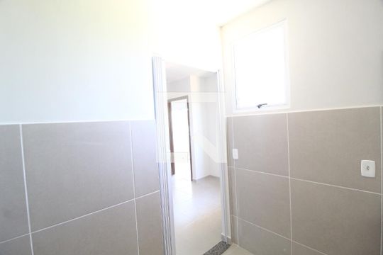 Banheiro da Suíte  de apartamento para alugar com 2 quartos, 50m² em Morumbi, Uberlândia