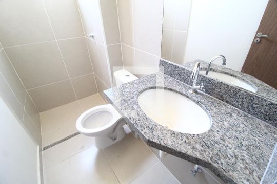 Banheiro Social de apartamento para alugar com 2 quartos, 50m² em Morumbi, Uberlândia