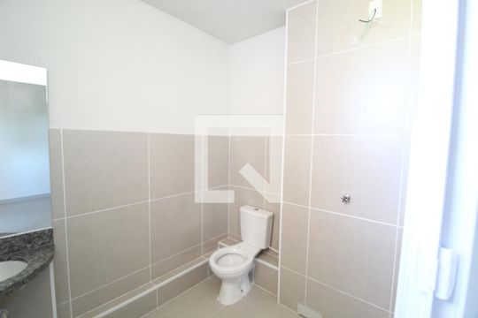 Banheiro da Suíte  de apartamento para alugar com 2 quartos, 50m² em Morumbi, Uberlândia