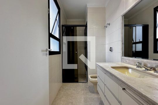 Banheiro da Suíte 2 de apartamento à venda com 3 quartos, 216m² em Cidade Monções, São Paulo