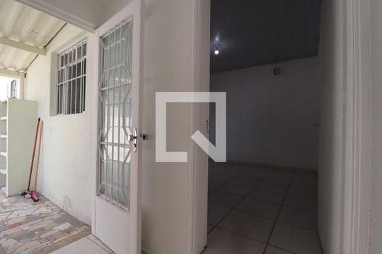 Entrada de casa para alugar com 1 quarto, 40m² em Vila Marina, Santo André