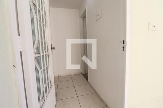 Entrada de casa para alugar com 1 quarto, 40m² em Vila Marina, Santo André