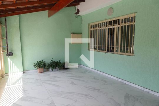 Garagem de casa à venda com 3 quartos, 156m² em Vila Galvão, Guarulhos