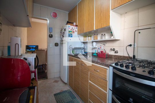 Cozinha de apartamento à venda com 2 quartos, 58m² em Jardim Santa Josefina, São Paulo