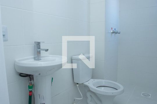 Banheiro de apartamento à venda com 3 quartos, 60m² em Igara, Canoas
