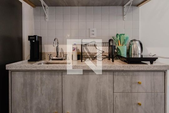 Cozinha de kitnet/studio à venda com 1 quarto, 24m² em Liberdade, São Paulo