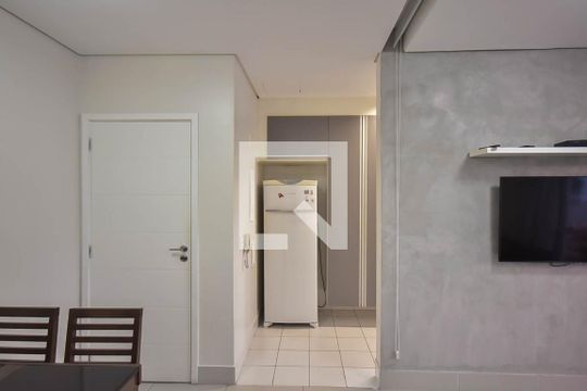 Cozinha de apartamento para alugar com 1 quarto, 70m² em Jardim Leonor, São Paulo