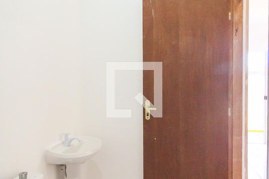 Banheiro de casa de condomínio para alugar com 2 quartos, 55m² em Vila Princesa Isabel, São Paulo