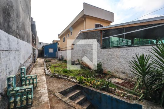 Quintal de casa à venda com 1 quarto, 32m² em Vila Liviero, São Paulo