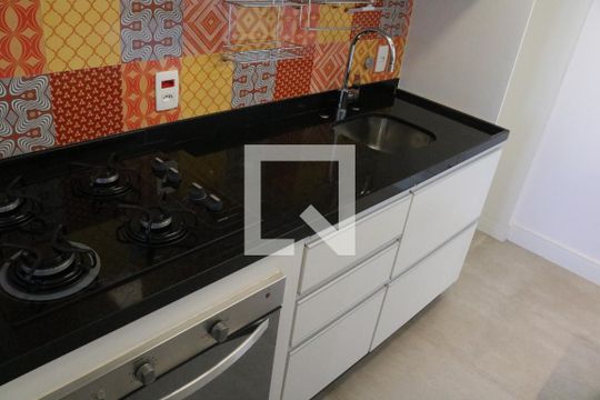 Cozinha de apartamento para alugar com 2 quartos, 53m² em Lapa, São Paulo