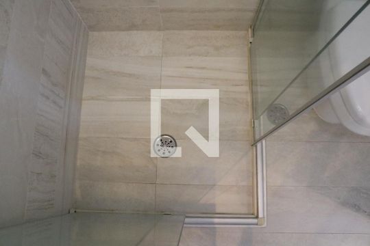 Banheiro de apartamento para alugar com 2 quartos, 53m² em Lapa, São Paulo