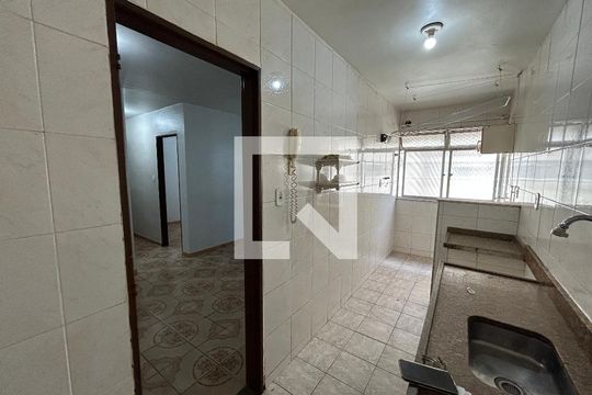 Cozinha de apartamento para alugar com 2 quartos, 57m² em Tomás Coelho, Rio de Janeiro