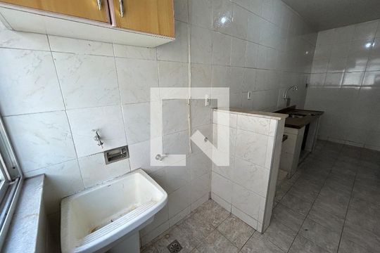 Área de Serviço de apartamento para alugar com 2 quartos, 57m² em Tomás Coelho, Rio de Janeiro