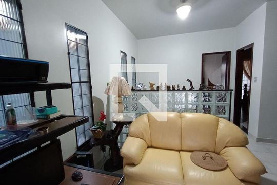 Casa à venda com 4 quartos, 200m² em Largo do Barradas, Niterói