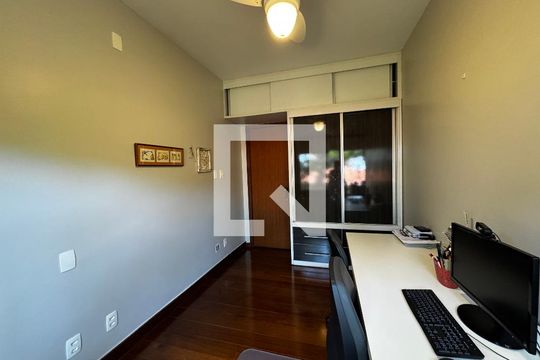 Quarto 3 de casa à venda com 8 quartos, 400m² em Mangabeiras, Belo Horizonte