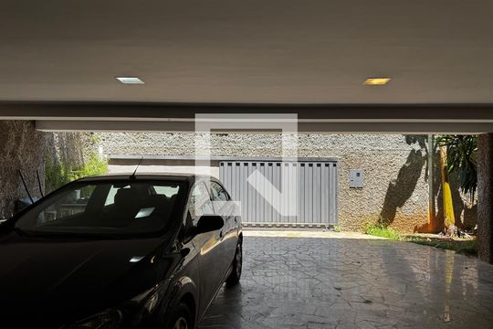 Garagem - 1° Andar de casa à venda com 8 quartos, 400m² em Mangabeiras, Belo Horizonte