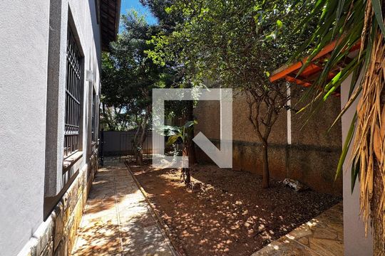 Canil - 2° andar de casa à venda com 8 quartos, 400m² em Mangabeiras, Belo Horizonte