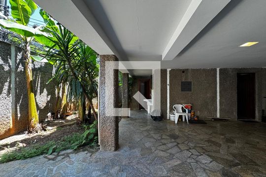 Garagem - 1° Andar de casa à venda com 8 quartos, 400m² em Mangabeiras, Belo Horizonte