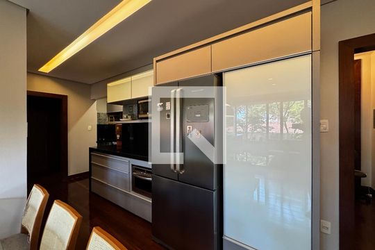 Cozinha  de casa à venda com 8 quartos, 400m² em Mangabeiras, Belo Horizonte