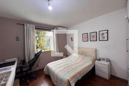 Casa à venda com 4 quartos, 500m² em Camboinhas, Niterói
