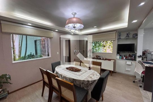 Casa à venda com 4 quartos, 500m² em Camboinhas, Niterói