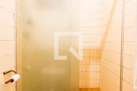 Banheiro de serviço de casa de condomínio para alugar com 4 quartos, 480m² em Residencial Seis (alphaville), Santana de Parnaíba