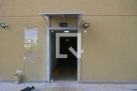 Fachada interna de apartamento à venda com 2 quartos, 45m² em Colégio, Rio de Janeiro