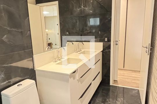 Banheiro da Suíte 1 de apartamento à venda com 3 quartos, 165m² em Jardim, Santo André