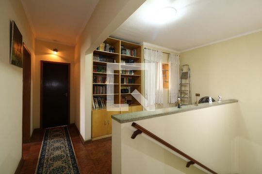 Corredor piso superior de casa à venda com 4 quartos, 384m² em Vila Francisco Matarazzo, Santo André