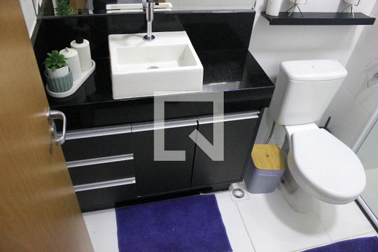 Banheiro de kitnet/studio para alugar com 1 quarto, 38m² em Centro, Guarulhos