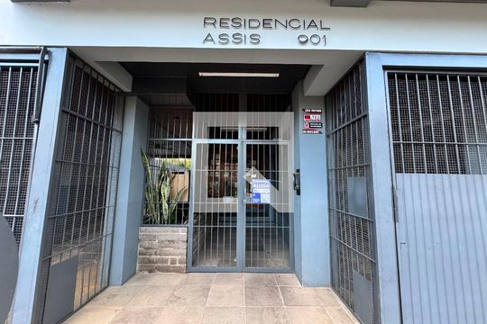 plaquinha fachada instalada de apartamento para alugar com 2 quartos, 30m² em Centro, São Leopoldo
