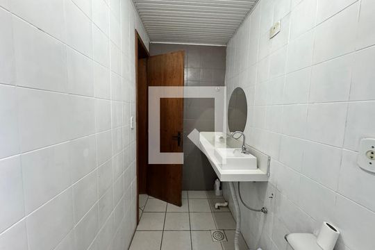 Banheiro de apartamento para alugar com 2 quartos, 30m² em Centro, São Leopoldo