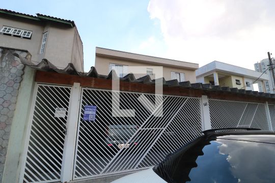 Fachada de casa à venda com 5 quartos, 240m² em Jardim Cotching, São Paulo