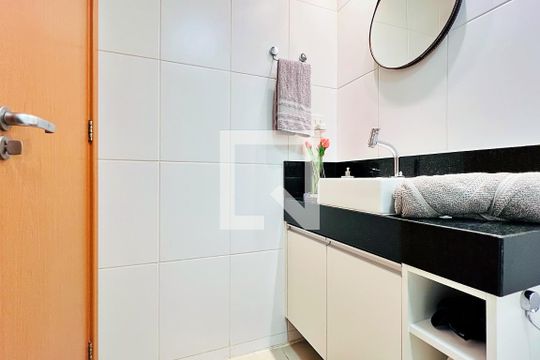 Banheiro de apartamento à venda com 1 quarto, 38m² em Centro, Guarulhos