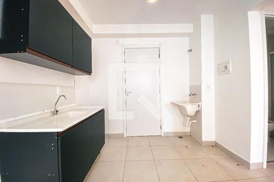 Cozinha de apartamento para alugar com 2 quartos, 30m² em Jardim Celeste, São Paulo